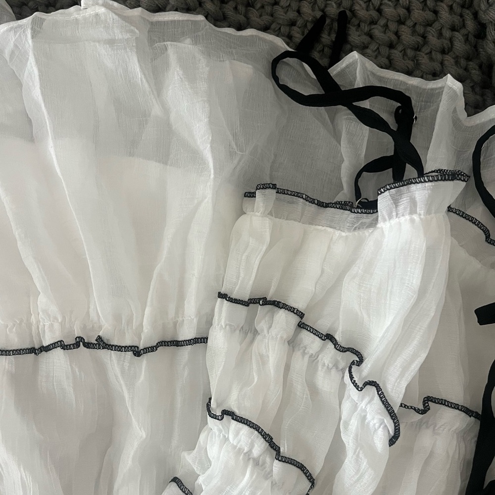 Brand new never worn white dress with black bow detail - Picture 4 of 4